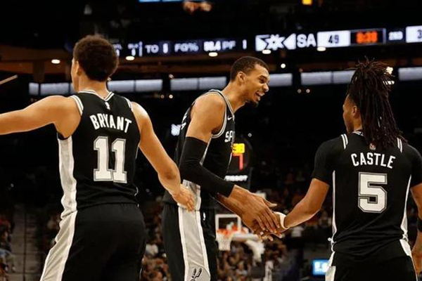 NBA赛季末格局：多队狂飙连胜，马刺成头号冠军热门