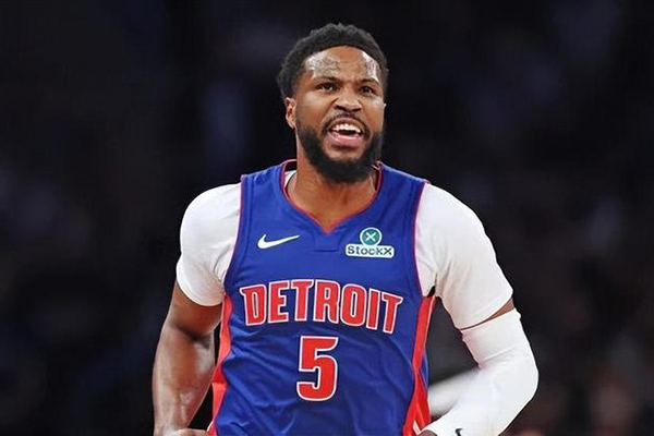 太倒霉了!单季300记三分神射,如今被NBA淘汰,错失千万年薪