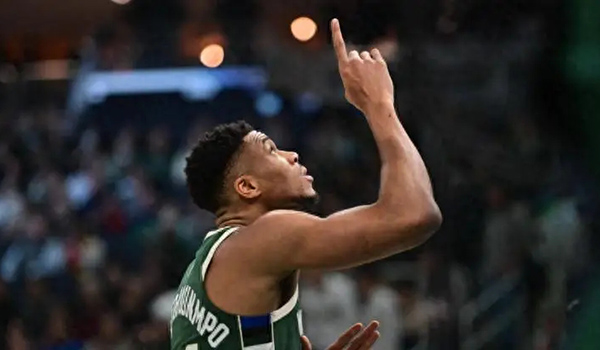 字母哥三王牌邀约哈登:撼动NBA格局的战略豪赌