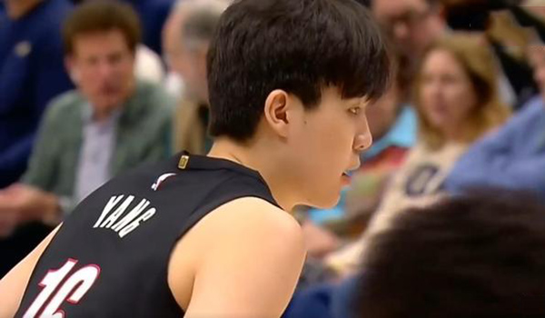 杨瀚森NBA赛场获短暂出场,双塔组合遭对手打反击波